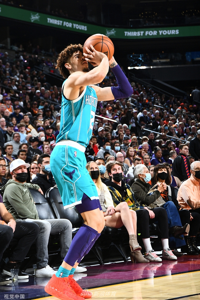 足球发展的 足球发展的