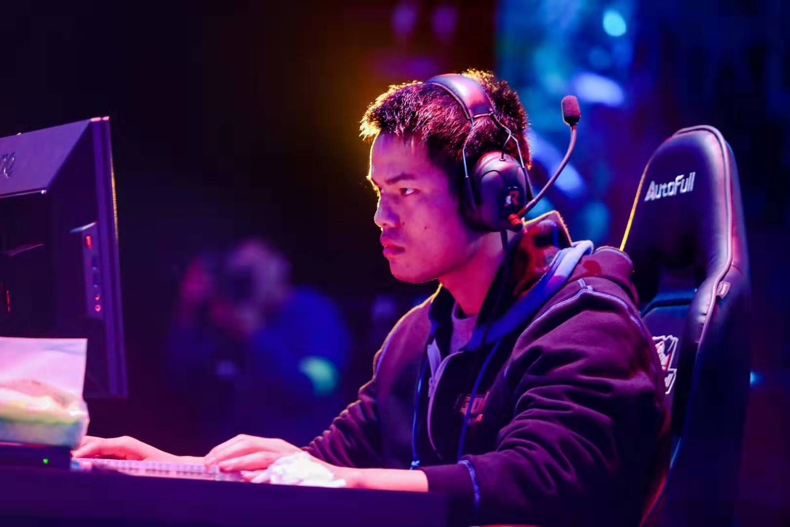 跑动和对抗 跑动和对抗